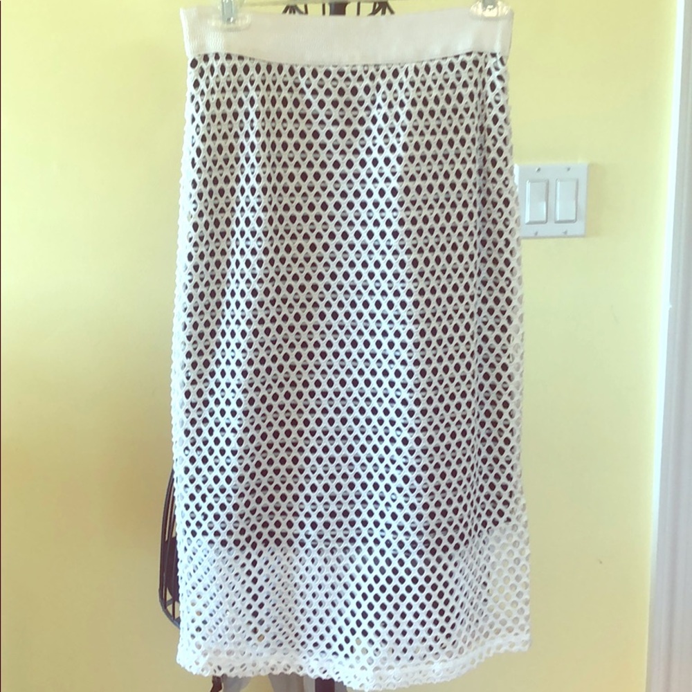 Bobeau white skirt with black underneath - medium